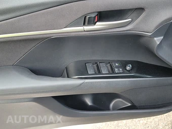 2026 Toyota Camry LE - miniatura 9