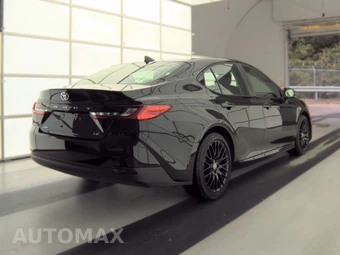 2026 Toyota Camry LE - miniatura 4