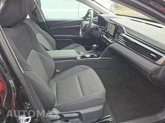 2026 Toyota Camry LE - miniatura 8