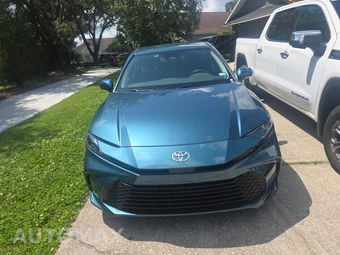 2026 Toyota Camry LE - miniatura 2