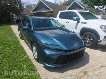 2026 Toyota Camry LE - miniatura 3