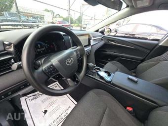 2026 Toyota Camry LE - miniatura 10