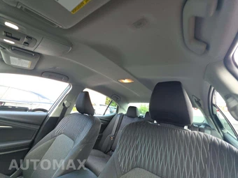 2026 Toyota Camry LE - miniatura 11