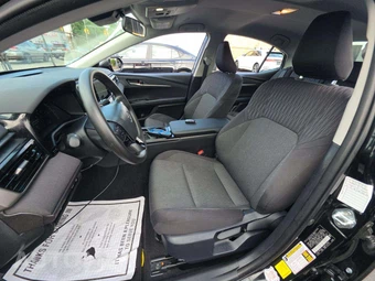 2026 Toyota Camry LE - miniatura 6