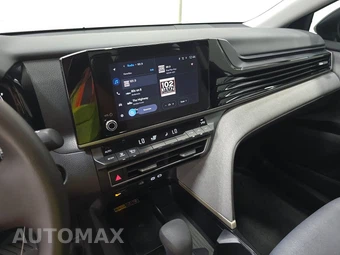 2026 Toyota Camry LE - miniatura 11