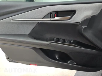 2026 Toyota Camry LE - miniatura 9