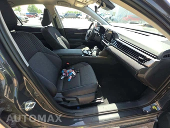 2026 Toyota Camry LE - miniatura 18