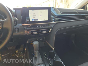 2026 Toyota Camry LE - miniatura 10