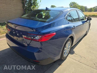 2026 Toyota Camry LE - miniatura 3