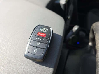 2026 Toyota Camry LE - miniatura 8