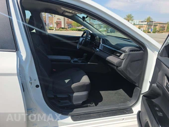 2026 Toyota Camry LE - miniatura 18