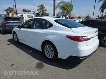 2026 Toyota Camry LE - miniatura 2