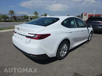 2026 Toyota Camry LE - miniatura 3
