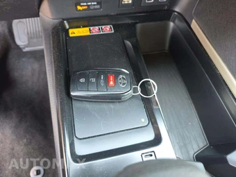 2026 Toyota Camry LE - miniatura 8