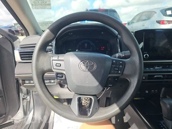 2026 Toyota Camry LE - miniatura 10