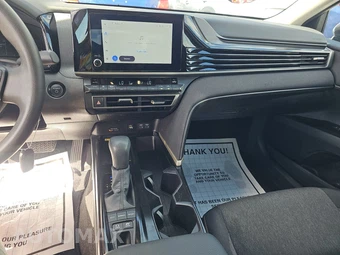 2026 Toyota Camry LE - miniatura 11