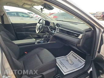 2026 Toyota Camry LE - miniatura 8