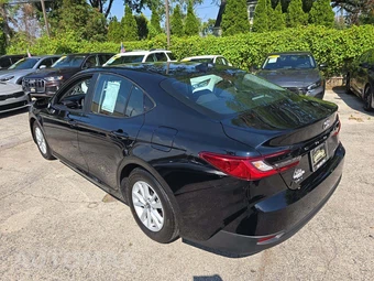 2026 Toyota Camry LE - miniatura 2
