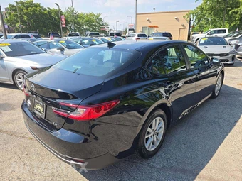 2026 Toyota Camry LE - miniatura 3