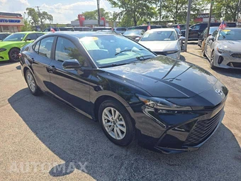 2026 Toyota Camry LE - miniatura 4