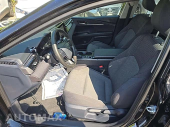 2026 Toyota Camry LE - miniatura 6