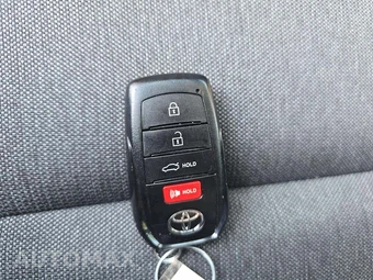 2026 Toyota Camry LE - miniatura 8