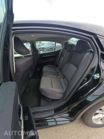 2026 Toyota Camry LE - miniatura 10