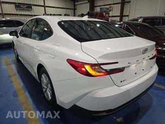 2026 Toyota Camry LE - miniatura 2