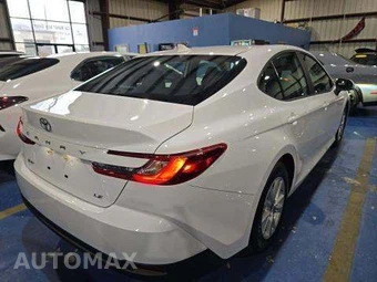 2026 Toyota Camry LE - miniatura 3