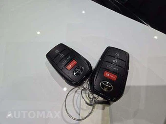 2026 Toyota Camry LE - miniatura 8