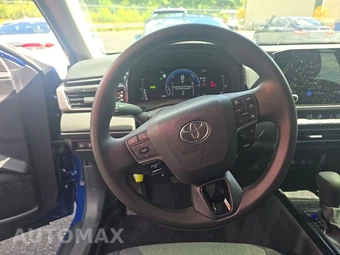 2026 Toyota Camry LE - miniatura 10