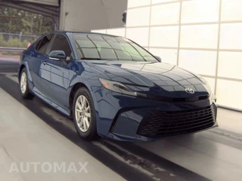 2026 Toyota Camry LE - miniatura 3