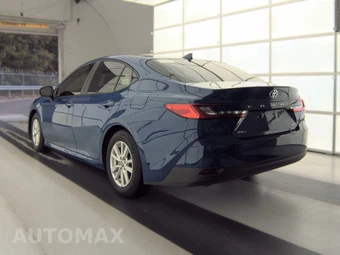 2026 Toyota Camry LE - miniatura 6