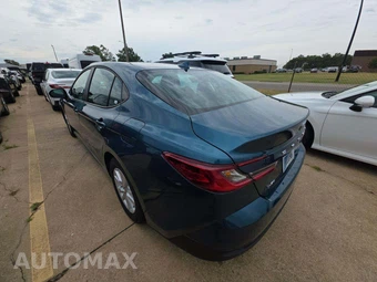 2026 Toyota Camry LE - miniatura 2