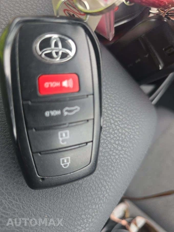 2026 Toyota Camry LE - miniatura 8