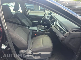 2026 Toyota Camry LE - miniatura 8