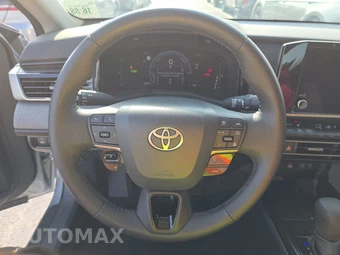 2026 Toyota Camry LE - miniatura 10
