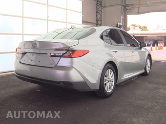 2026 Toyota Camry LE - miniatura 4