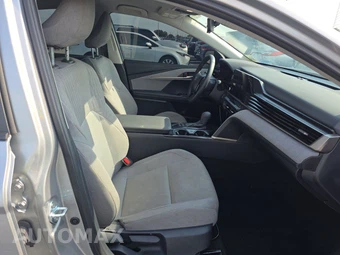 2026 Toyota Camry LE - miniatura 8