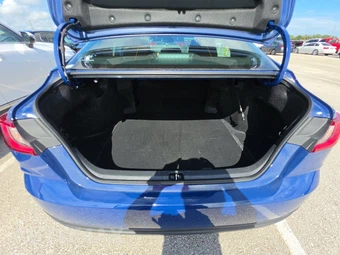 2026 Toyota Camry LE - miniatura 16