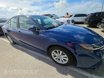 2026 Toyota Camry LE - miniatura 3