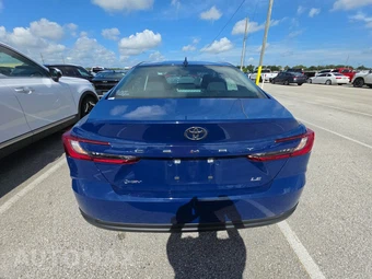 2026 Toyota Camry LE - miniatura 5