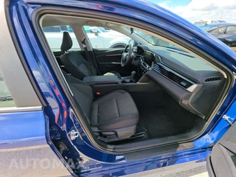2026 Toyota Camry LE - miniatura 8