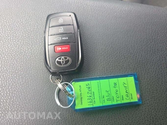2026 Toyota Camry LE - miniatura 8
