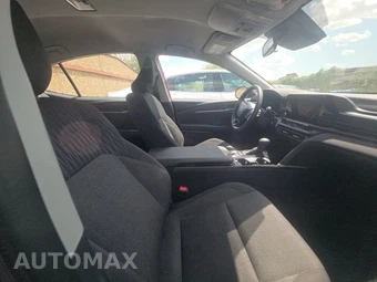 2026 Toyota Camry LE - miniatura 8