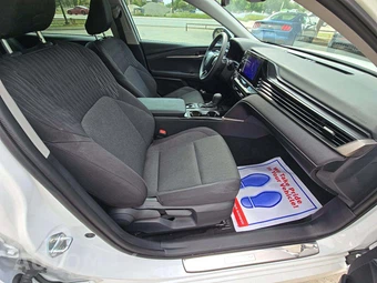 2026 Toyota Camry LE - miniatura 18