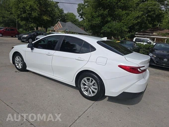 2026 Toyota Camry LE - miniatura 2