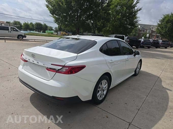 2026 Toyota Camry LE - miniatura 3