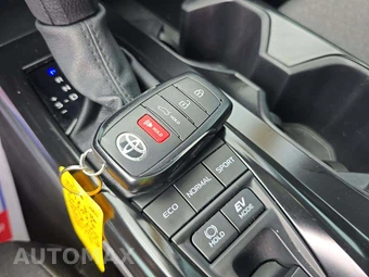 2026 Toyota Camry LE - miniatura 8