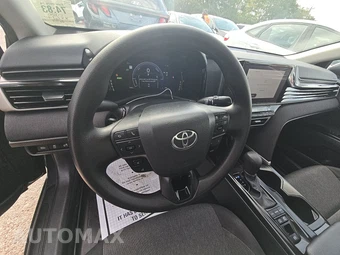 2026 Toyota Camry LE - miniatura 10